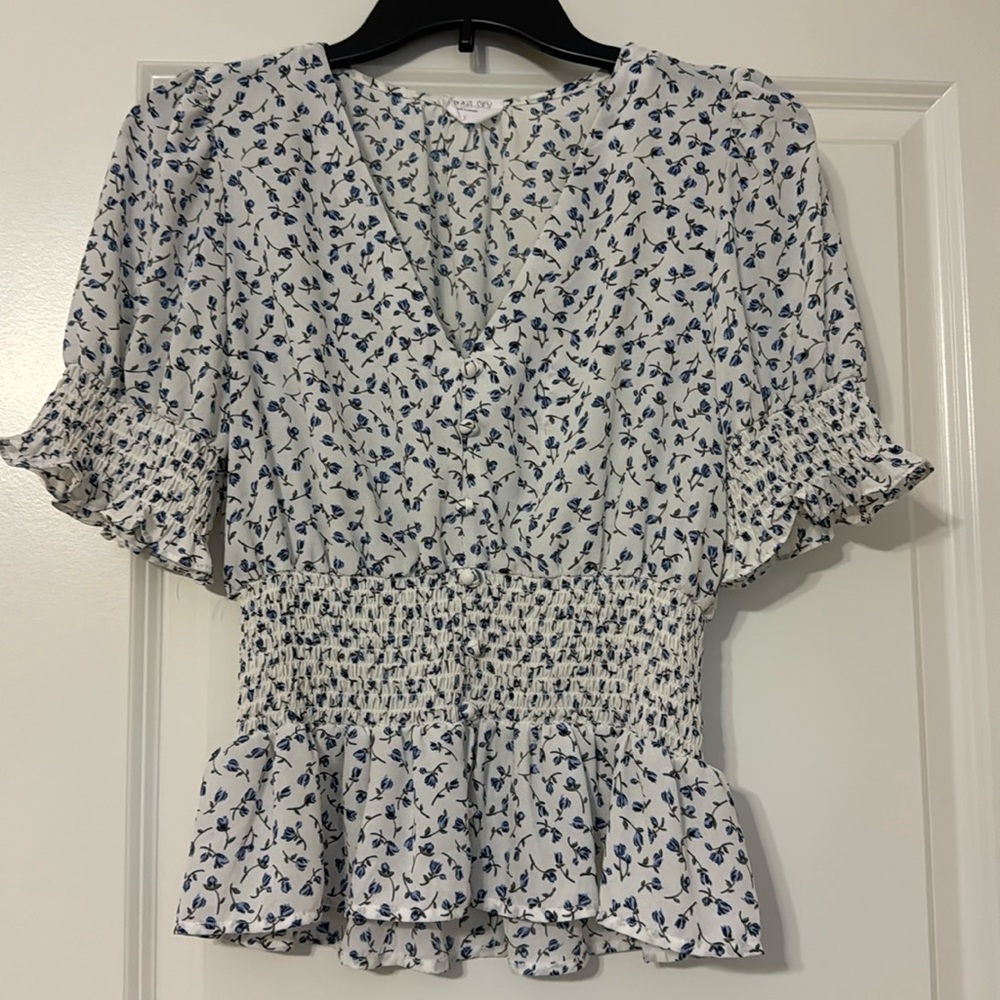 White floral V-neck Short Sleeve Blouse